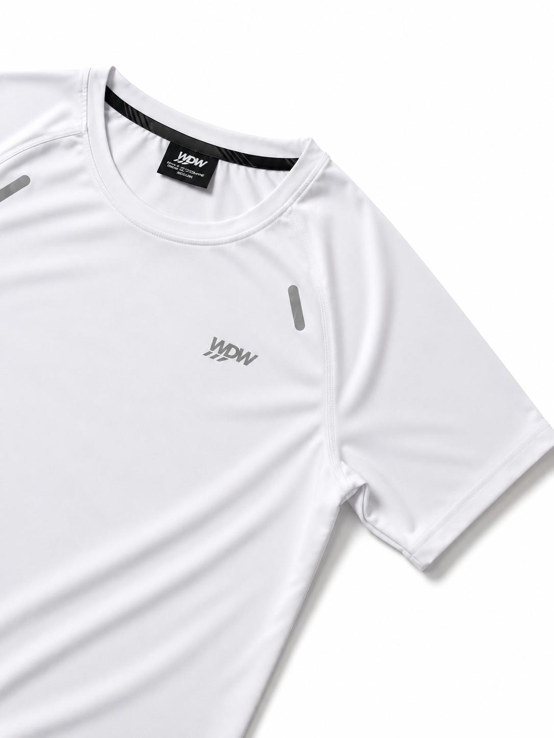 Short de sport homme noir WDW assorti au t-shirt blanc